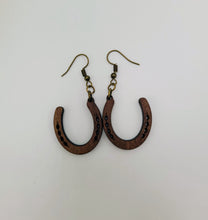 Load image into Gallery viewer, Horseshoe earrings
